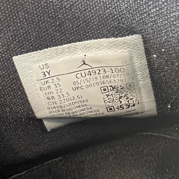 Youth Jordan B Loyals - Picture 3 of 8